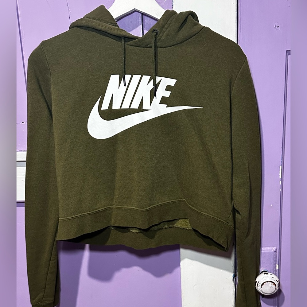 Cropped Nike Hoodie